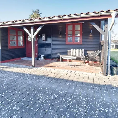 Three-bedroom Holiday In בית נופש