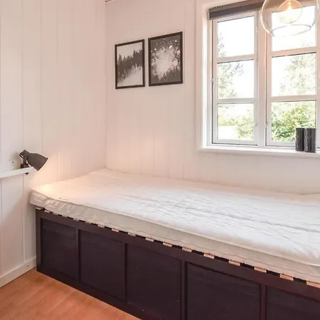 בית נופש Three-bedroom Holiday In אוטרופ