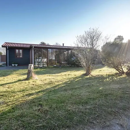 בית נופש Three-bedroom Holiday In *