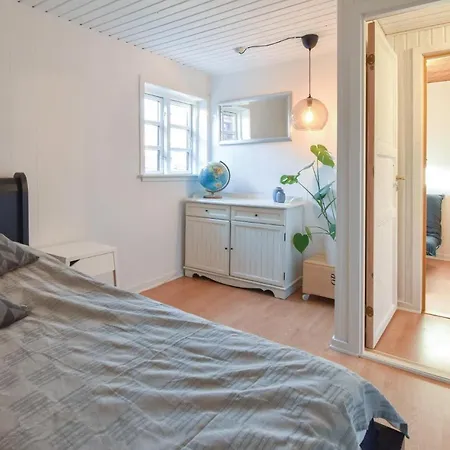 Three-bedroom Holiday In * אוטרופ