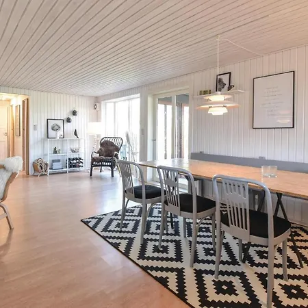 בית נופש Three-bedroom Holiday In *