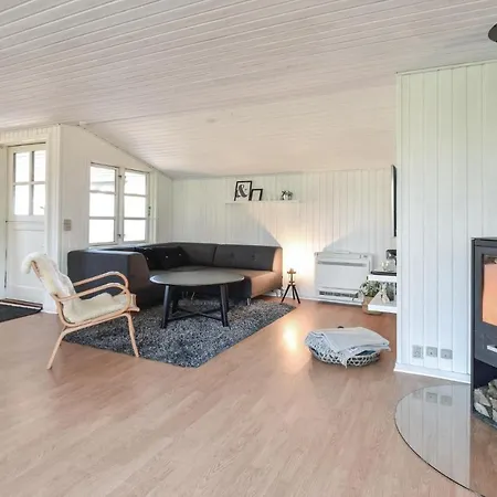 Three-bedroom Holiday In אוטרופ