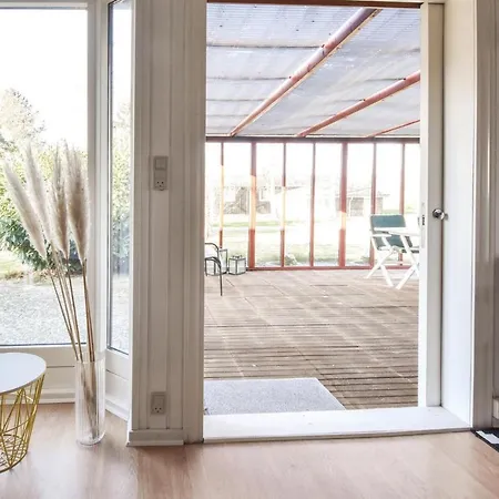 בית נופש Three-bedroom Holiday In אוטרופ